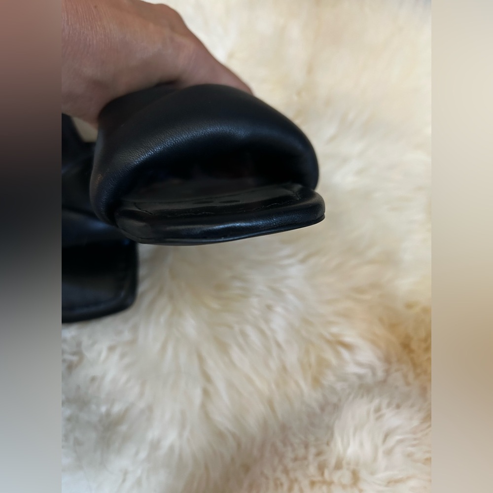 Steven Madden black slide sandal with heel - Picture 3 of 7